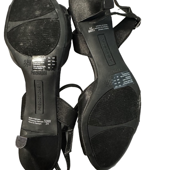 Predictions Women’s Open Toe Low Heel Sandals Size 8.5 Wide with Bow Accent - Picture 5 of 6